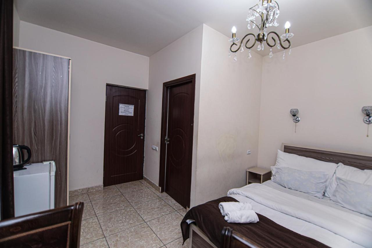 Comfort House Hotel And Tours Erevan Esterno foto